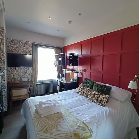 Rooms On The Prom Τσέλτενχαμ Εξωτερικό φωτογραφία