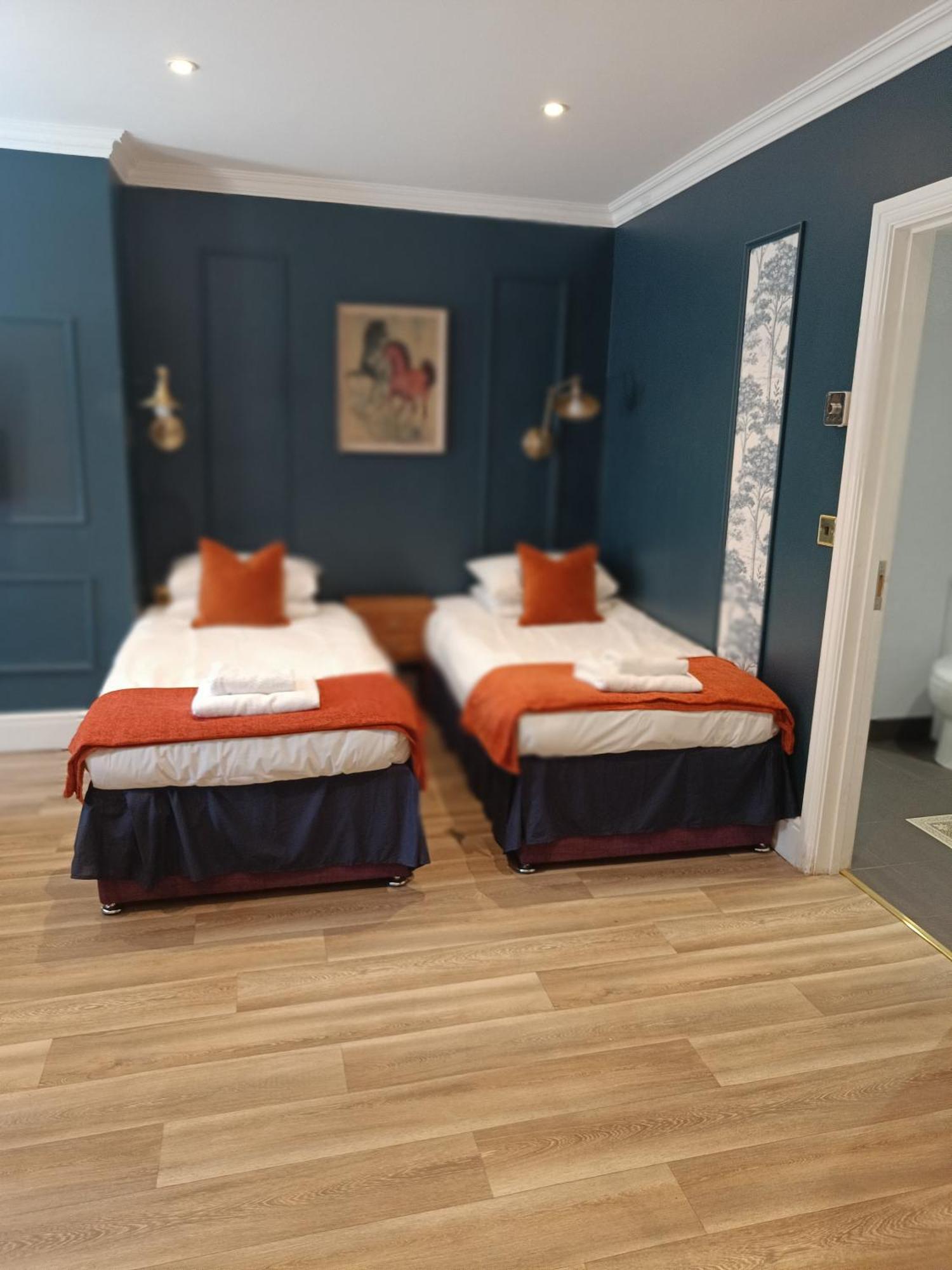 Rooms On The Prom Τσέλτενχαμ Εξωτερικό φωτογραφία