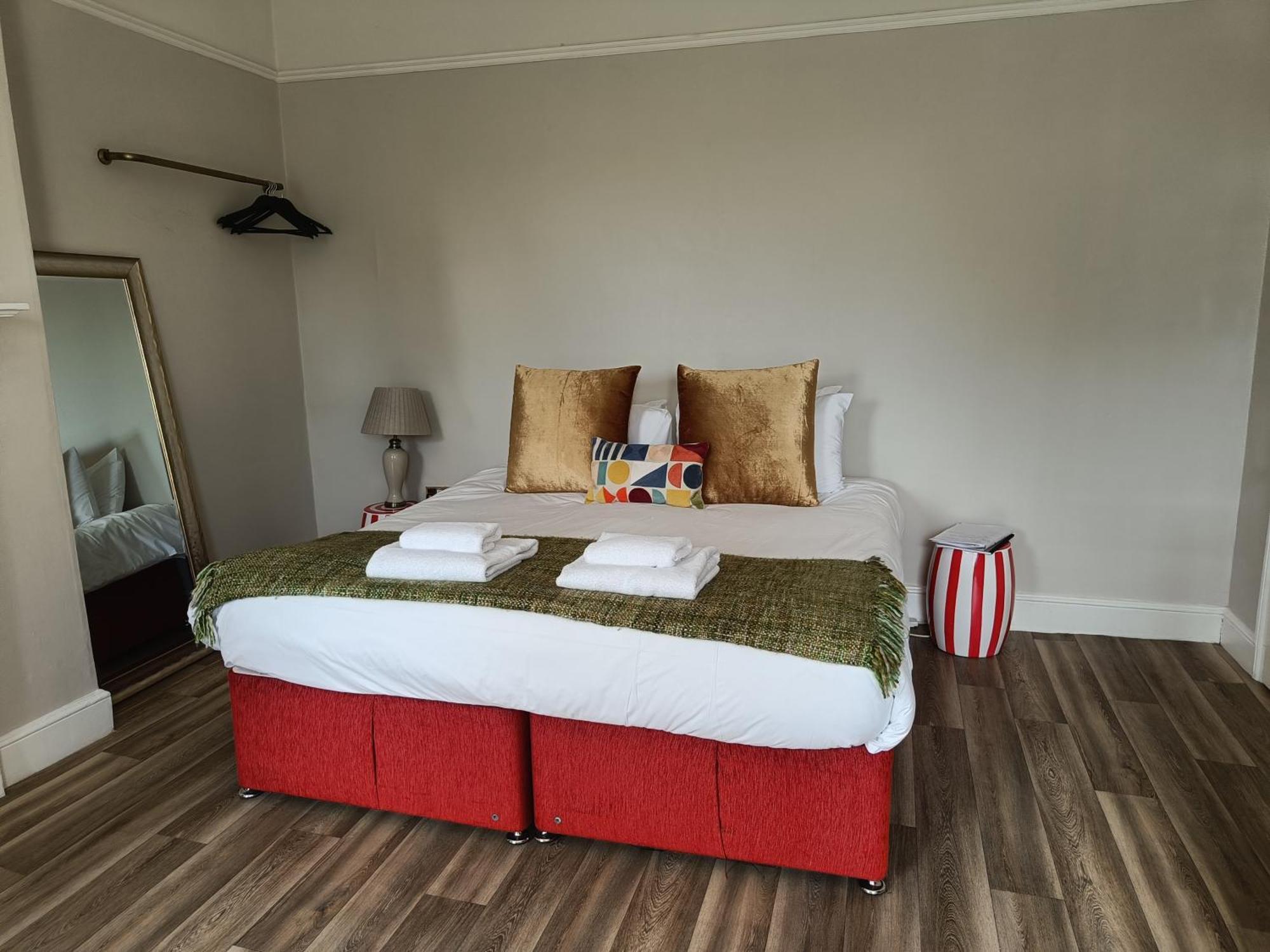 Rooms On The Prom Τσέλτενχαμ Εξωτερικό φωτογραφία