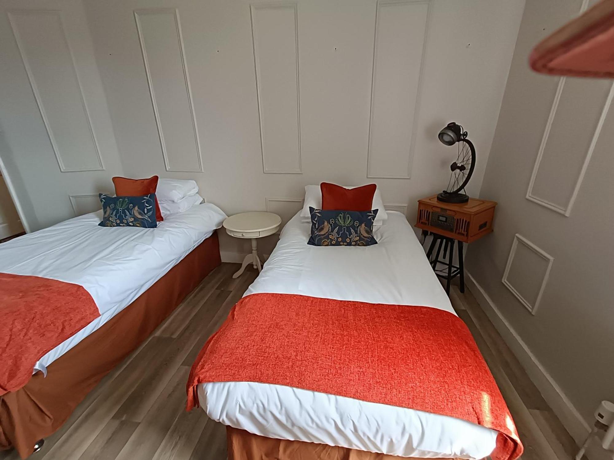 Rooms On The Prom Τσέλτενχαμ Εξωτερικό φωτογραφία