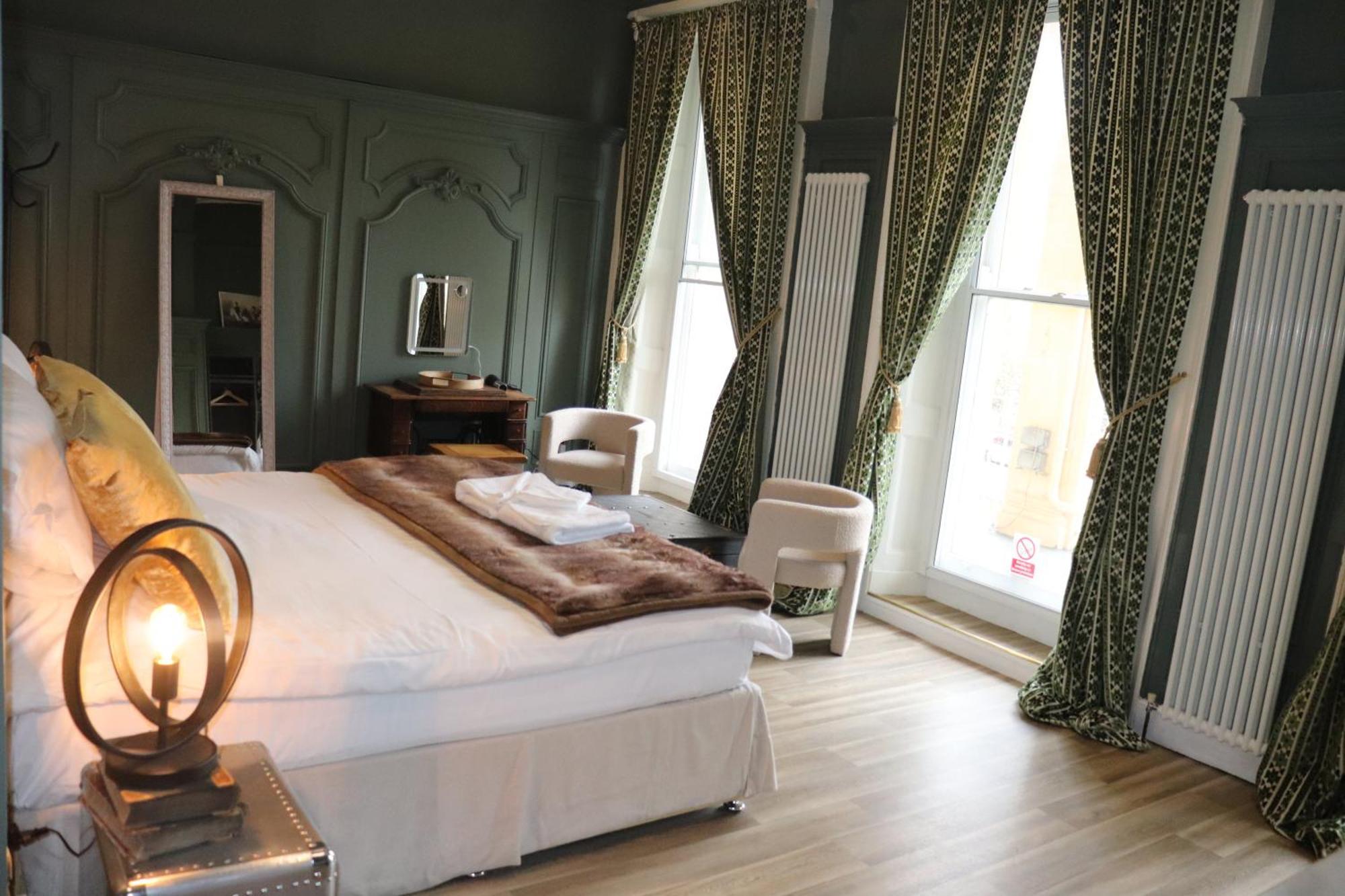 Rooms On The Prom Τσέλτενχαμ Εξωτερικό φωτογραφία
