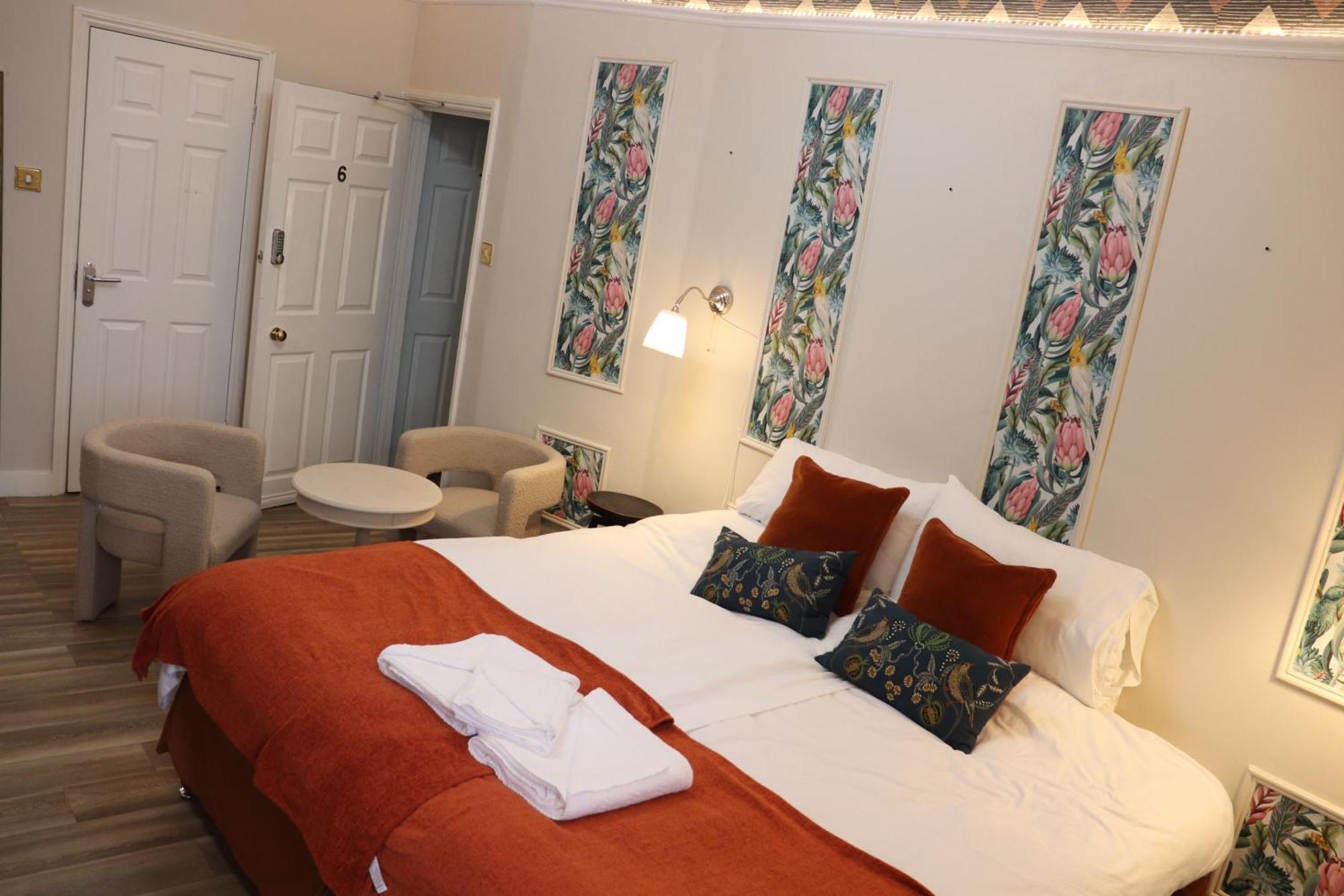 Rooms On The Prom Τσέλτενχαμ Εξωτερικό φωτογραφία