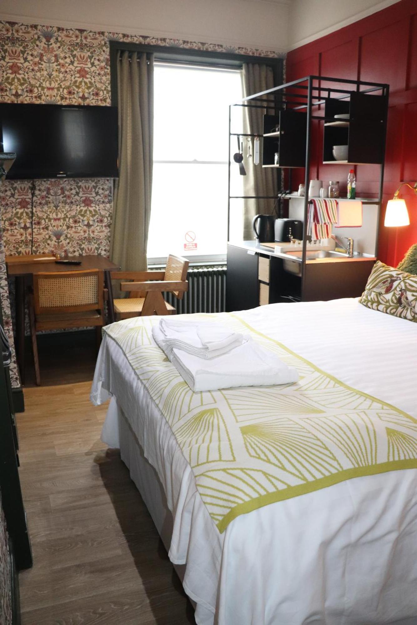 Rooms On The Prom Τσέλτενχαμ Εξωτερικό φωτογραφία