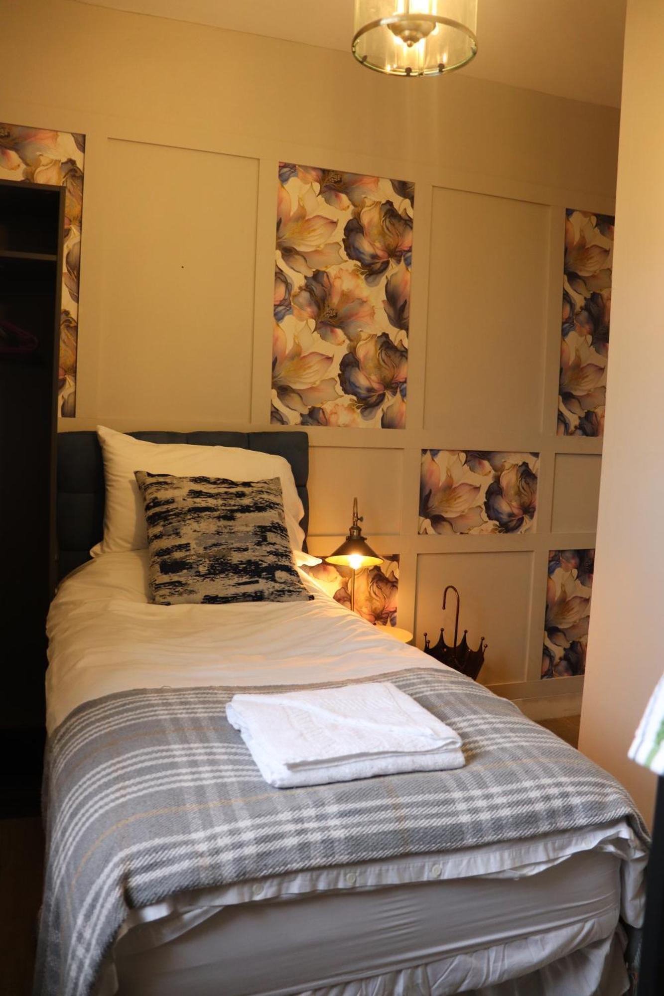 Rooms On The Prom Τσέλτενχαμ Εξωτερικό φωτογραφία