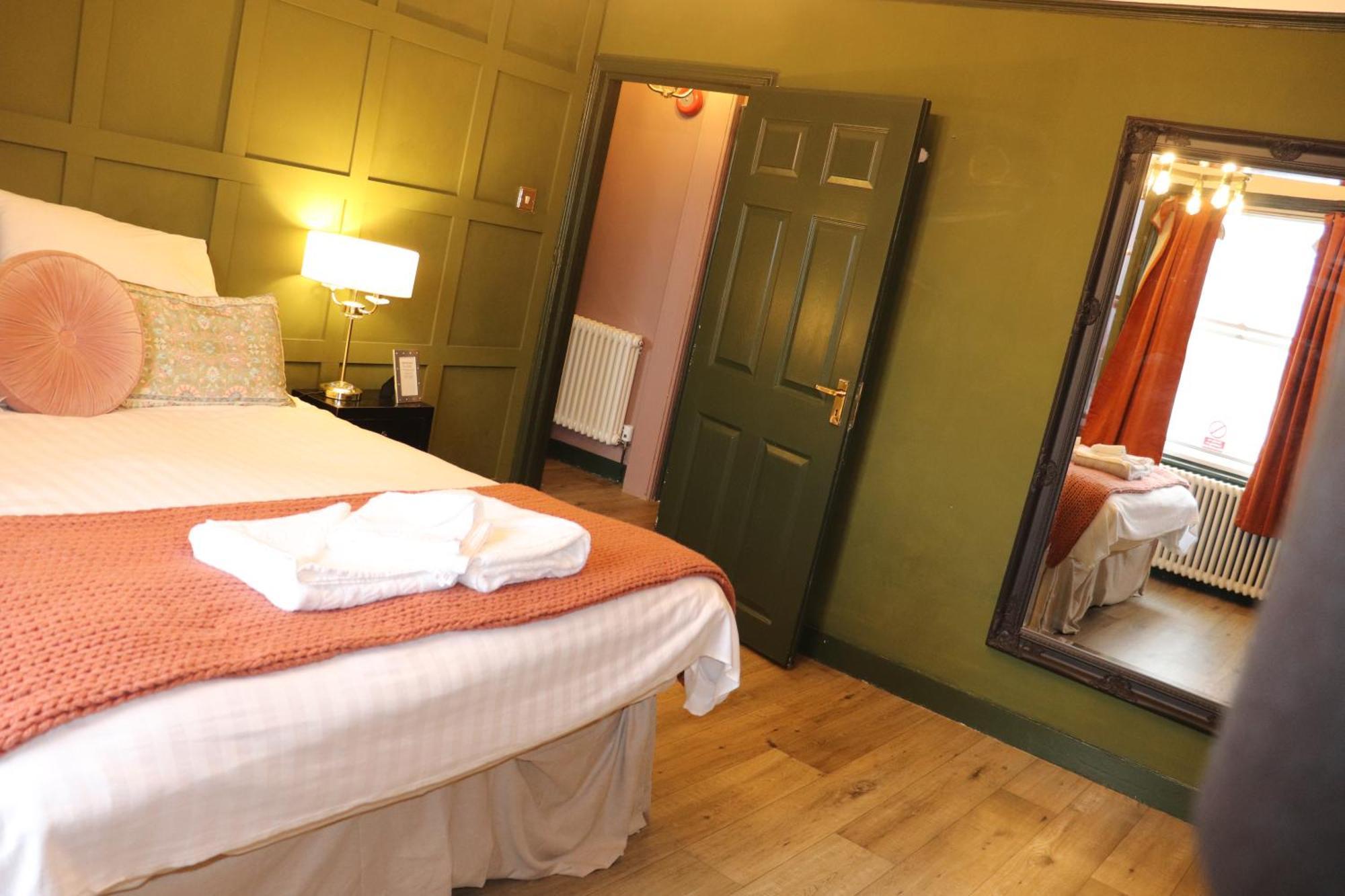 Rooms On The Prom Τσέλτενχαμ Εξωτερικό φωτογραφία