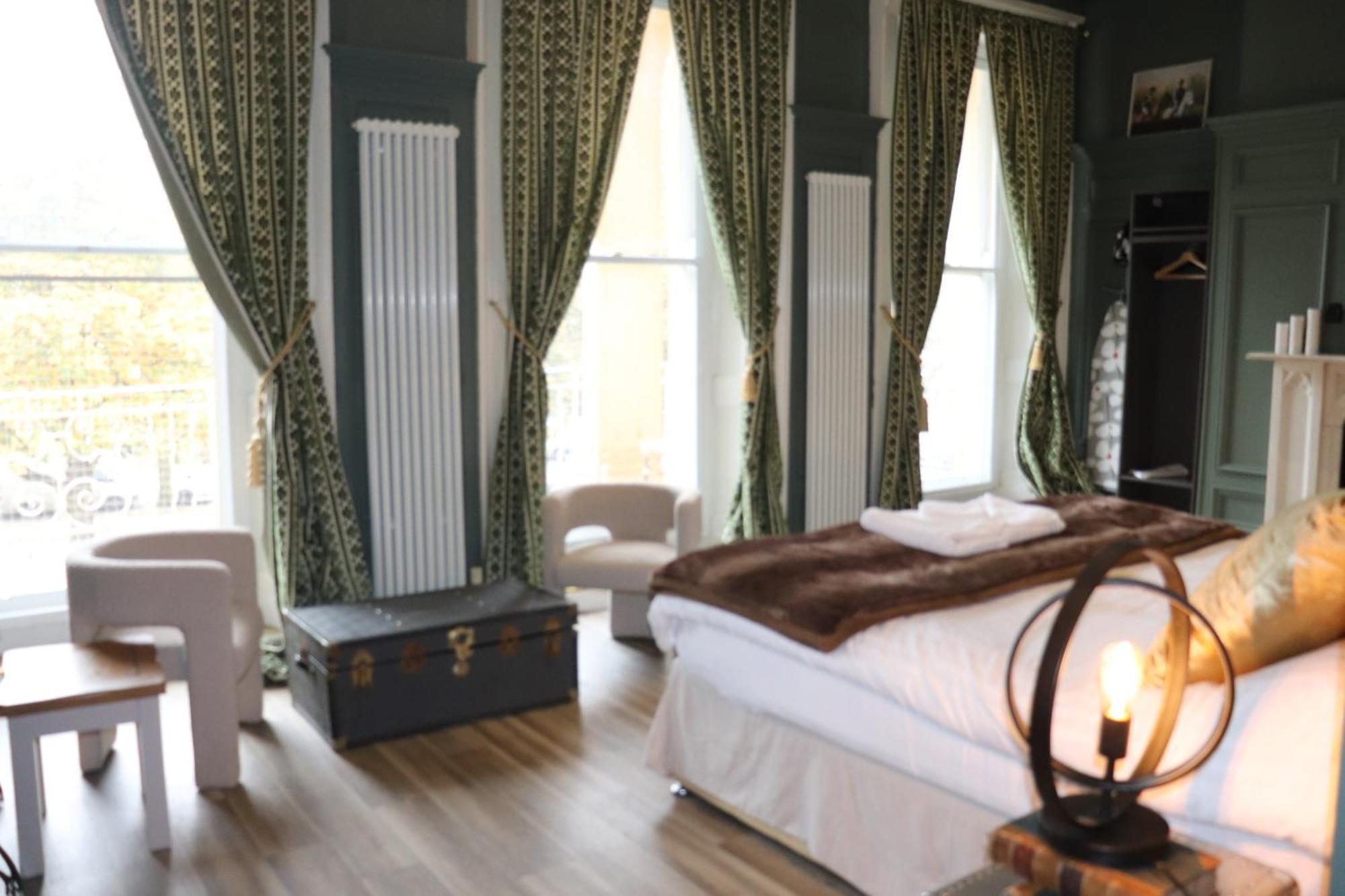 Rooms On The Prom Τσέλτενχαμ Εξωτερικό φωτογραφία