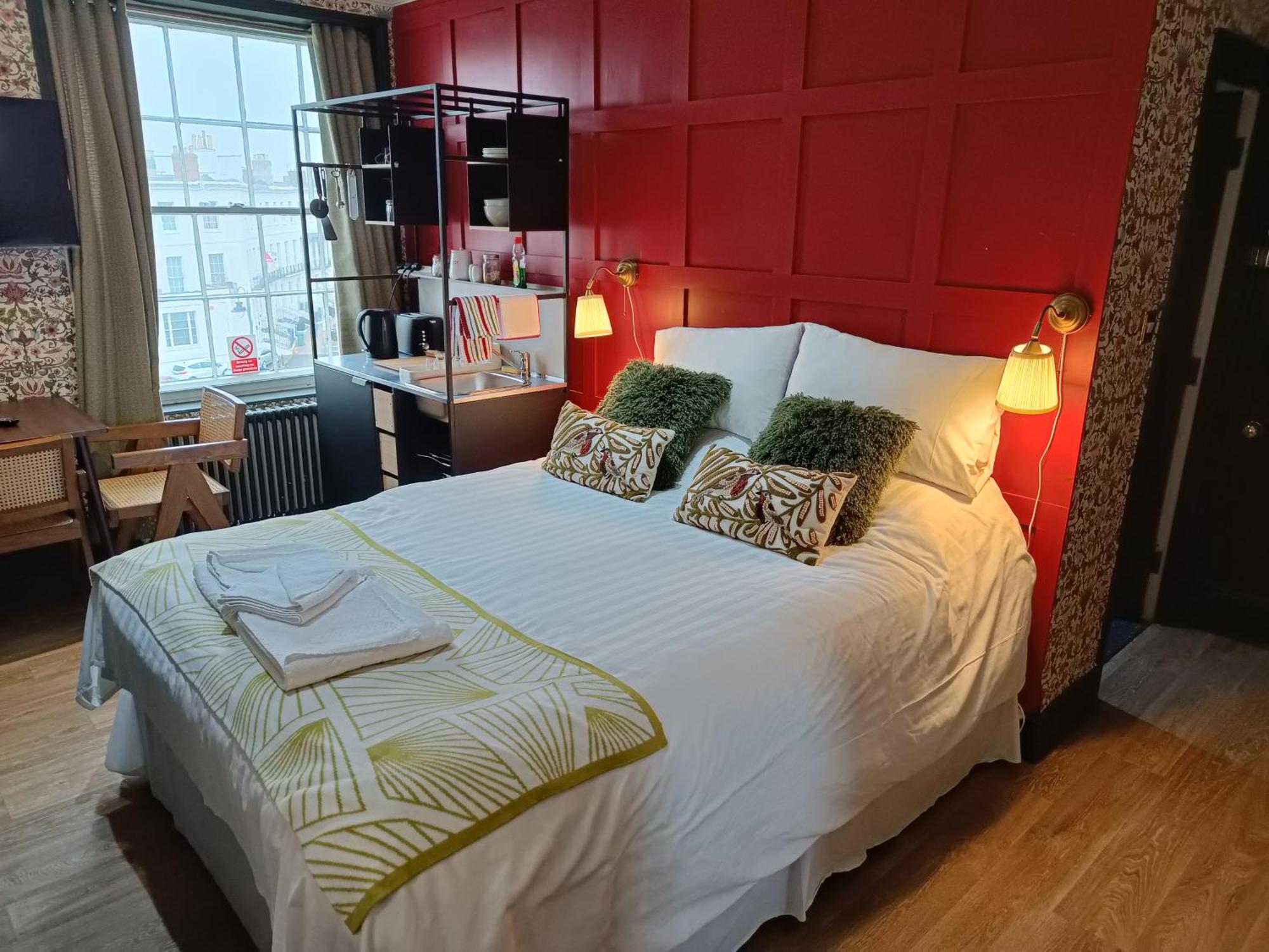 Rooms On The Prom Τσέλτενχαμ Εξωτερικό φωτογραφία