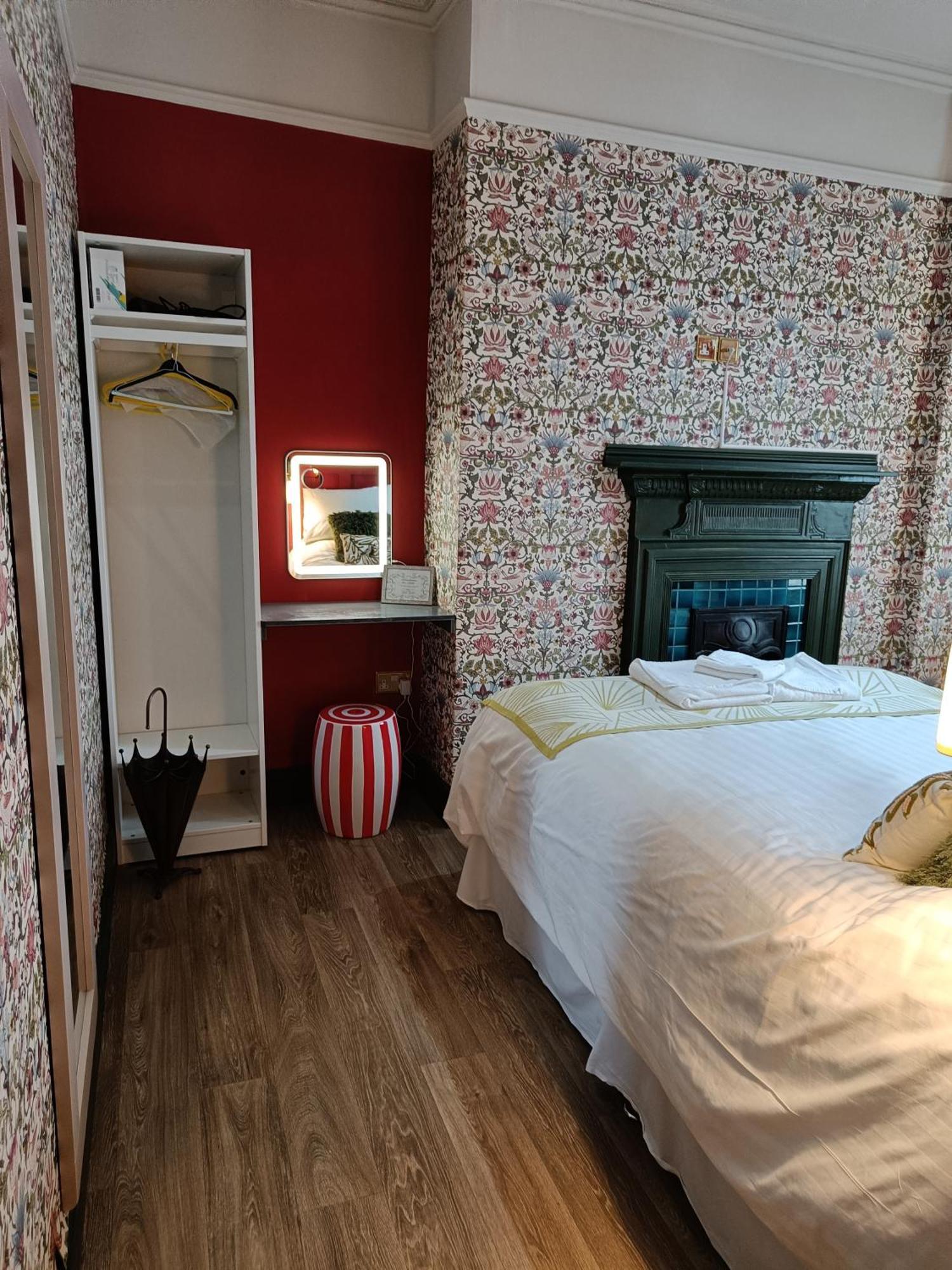 Rooms On The Prom Τσέλτενχαμ Εξωτερικό φωτογραφία
